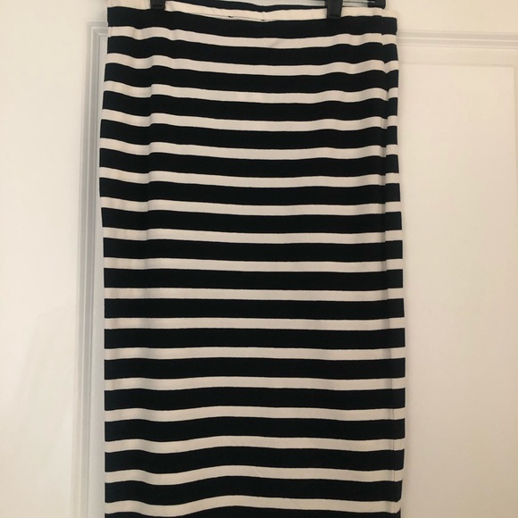 EXPRESS BLACK & WHITE STRIPED PENCIL SKIRT - Picture 2 of 3